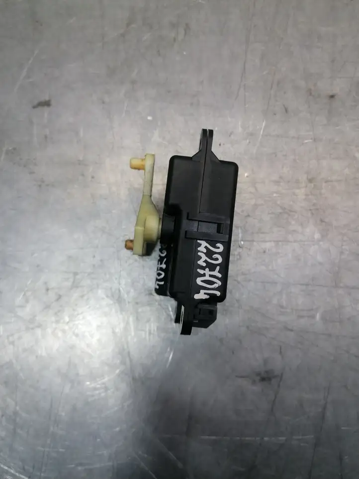 Nissan Primera (2001 - 2008) 3T05030820 Двигатель задвижки потока воздуха — фото 3