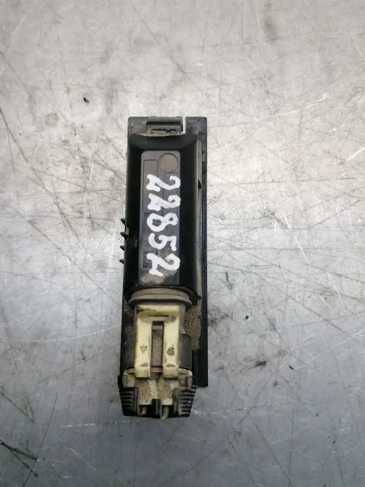 Opel Meriva A (2006 - 2010) 09164143 Подсветка номера — фото 3