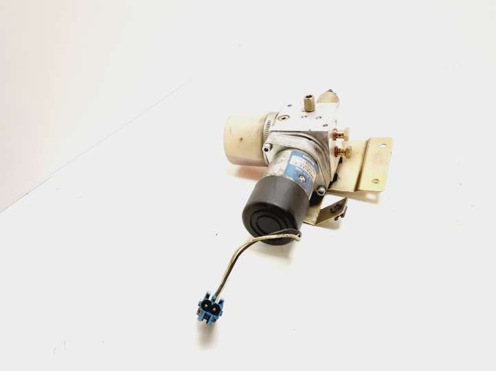 BMW 7 E65 E66 (2001 - 2008)  7015009 Притягиватель задней крышки