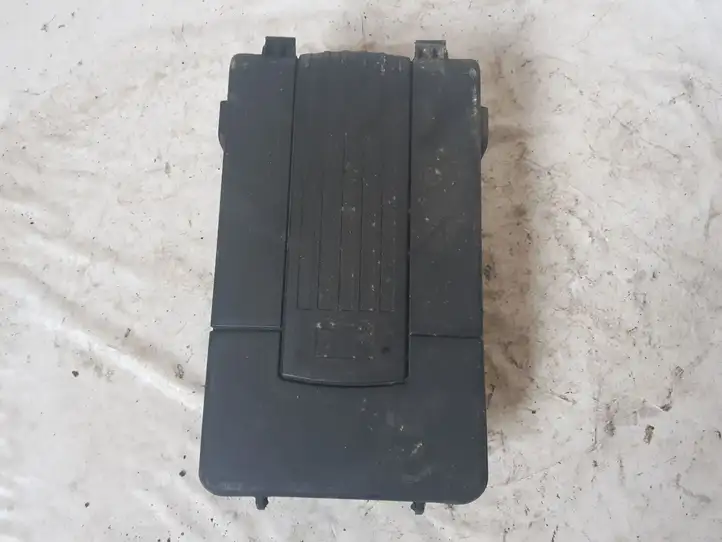 Volkswagen PASSAT B6 (2005 - 2010) 1K0915443A Крышка ящика аккумулятора — фото 1