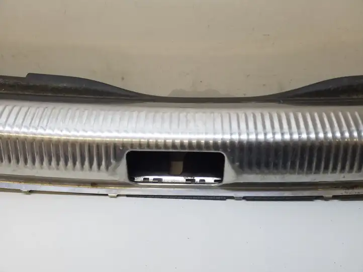 Volkswagen PASSAT B6 (2005 - 2010) 3C9863459A Отделка порога багажника — фото 5