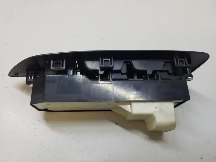 Toyota Auris 150 (2006 - 2012) 7423102550 Блок кнопок стеклоподъемников — фото 4