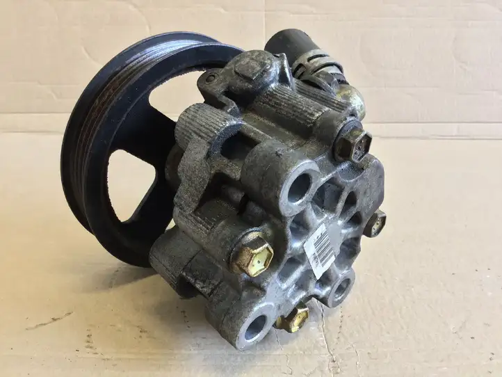 Toyota Avensis T220 (2000 - 2003) OEM Насос ГУР — фото 4