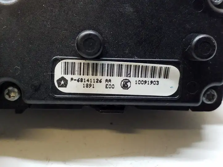 Dodge Grand Caravan (2007 - 2020) 68141126AA Кнопка открытия боковых дверей — фото 5
