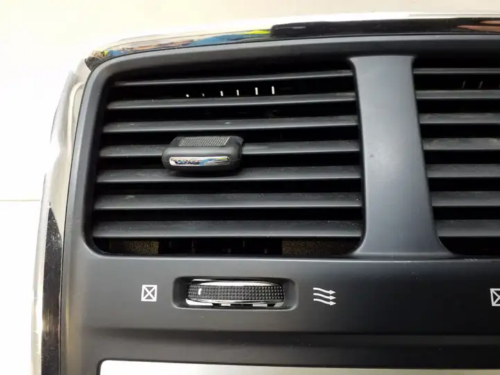 Dodge Grand Caravan (2007 - 2020) 1SQ531X9AD Центральный воздушный дефлектор — фото 4