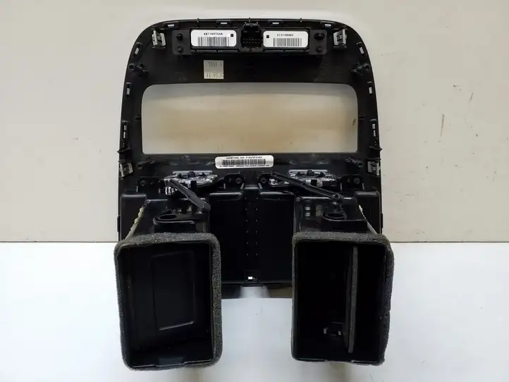 Dodge Grand Caravan (2007 - 2020) 1SQ531X9AD Центральный воздушный дефлектор — фото 8