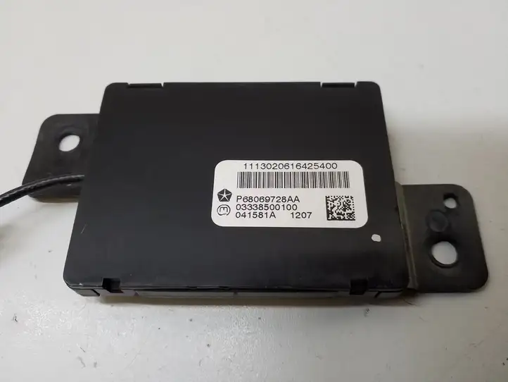 Dodge Grand Caravan (2007 - 2020) 68069728AA Блок бесключевого доступа — фото 3