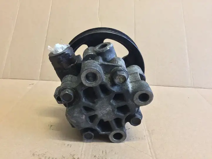 Toyota Avensis T220 (2000 - 2003) OEM Насос ГУР — фото 4