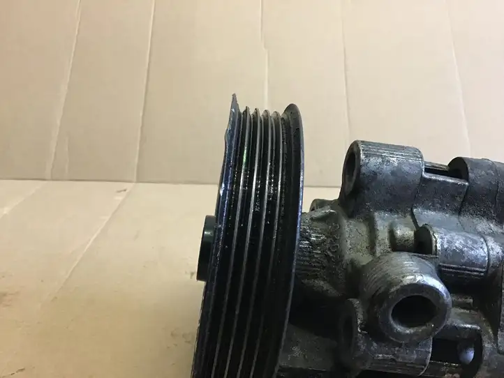 Toyota Avensis T220 (2000 - 2003) OEM Насос ГУР — фото 8