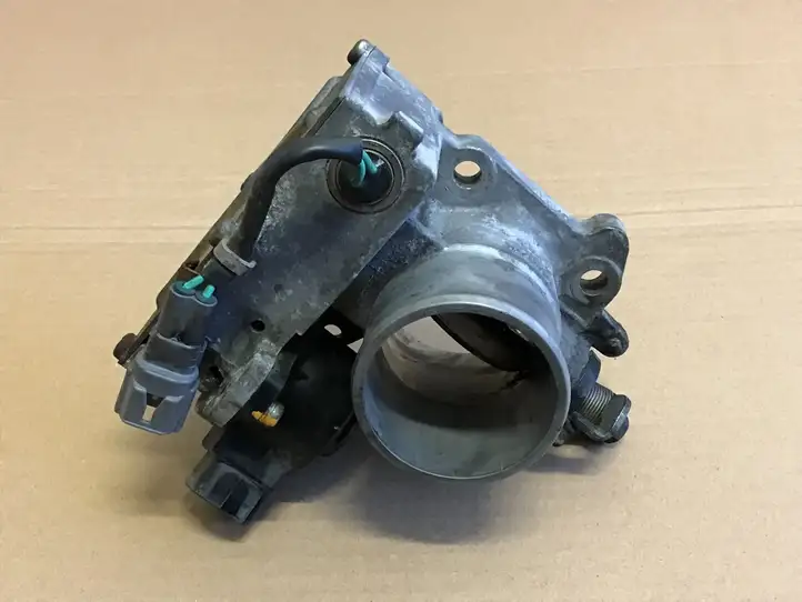 Toyota Corolla E120 E130 (2000 - 2004) 8967221020 Дроссельная заслонка — фото 1