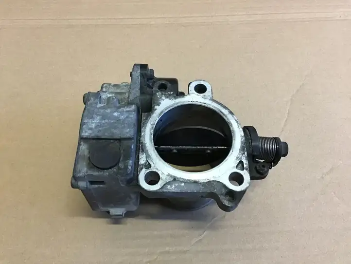 Toyota Corolla E120 E130 (2000 - 2004) 8967221020 Дроссельная заслонка — фото 2