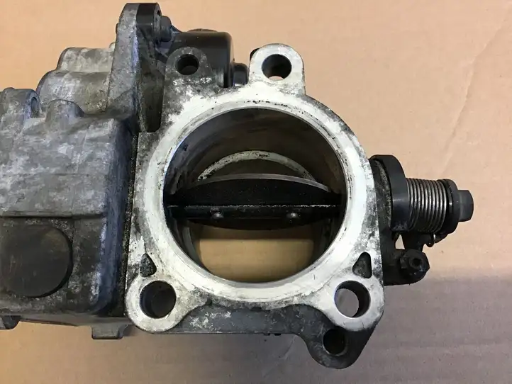 Toyota Corolla E120 E130 (2000 - 2004) 8967221020 Дроссельная заслонка — фото 3