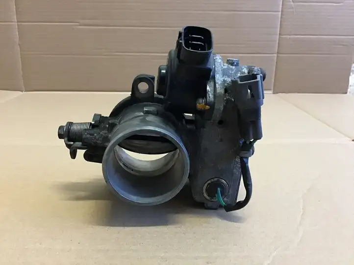 Toyota Corolla E120 E130 (2000 - 2004) 8967221020 Дроссельная заслонка — фото 8