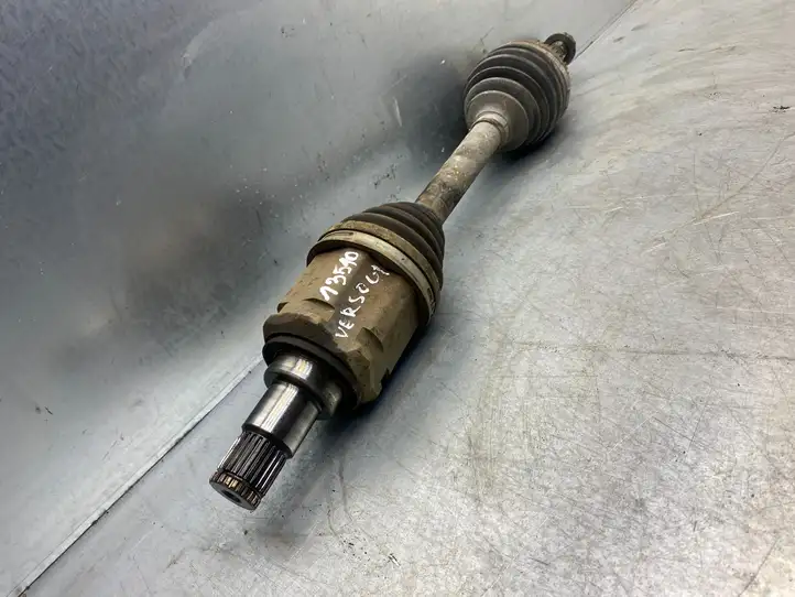 Toyota Corolla Verso E121 (2001 - 2004) Передняя полуось — фото 1