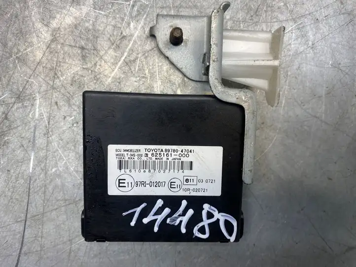 Toyota Prius (NHW20) (2003 - 2009) 8978047041 Блок иммобилайзера — фото 1