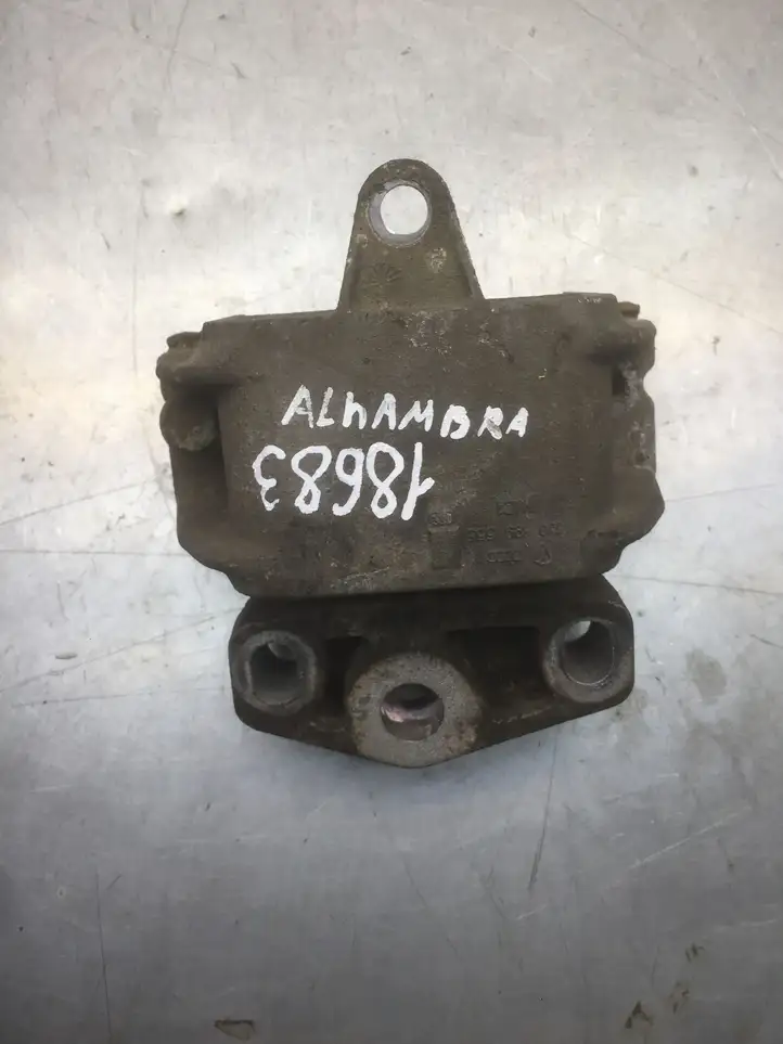 Seat Alhambra (Mk1) (2000 - 2010) 1J0199555 Опора двигателя — фото 2