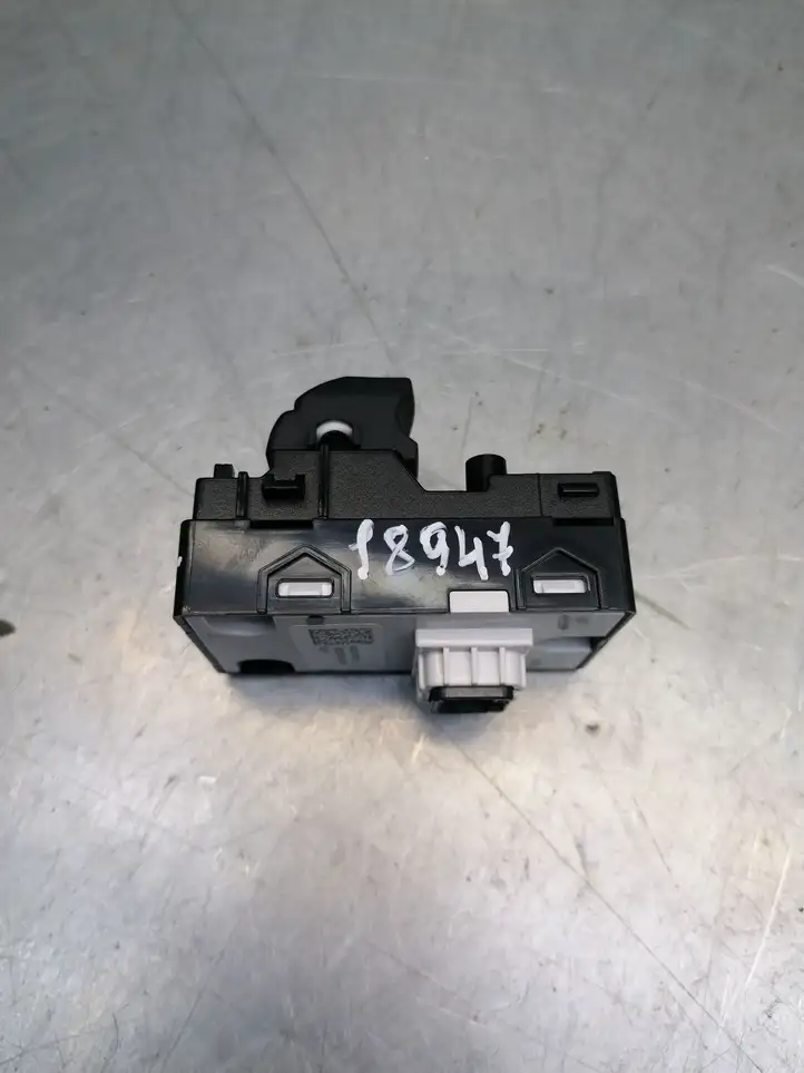 Kia Ceed (2018 - 2021) 93580J7050 Кнопка стеклоподъемников — фото 3