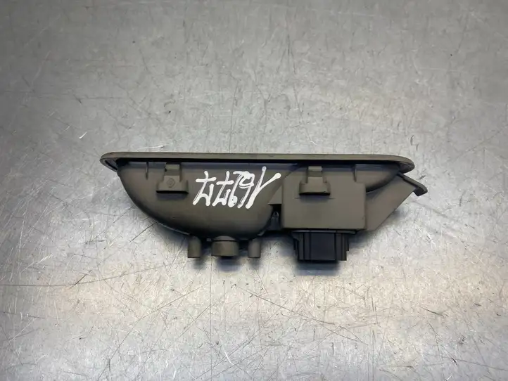 Renault Clio III (2005 - 2012) 220420 Кнопка стеклоподъемников — фото 2