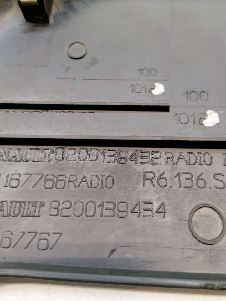 Opel Vivaro (2001 - 2006)  8200139432 Обшивка рулевого колеса (руля)