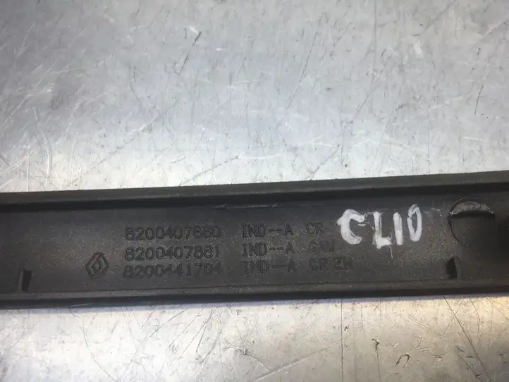 Renault Clio III (2005 - 2012) 8200407880 Отделка внутренней панели салона — фото 3