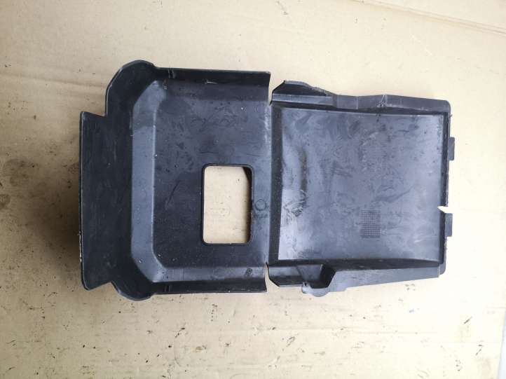 Volvo V50 (2004 - 2008)  30667276 Крышка ящика аккумулятора