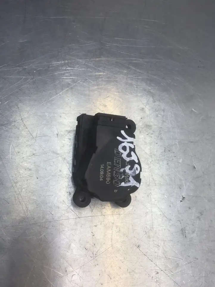 Citroen C8 (2002 - 2008) 21200100 Двигатель задвижки потока воздуха — фото 3