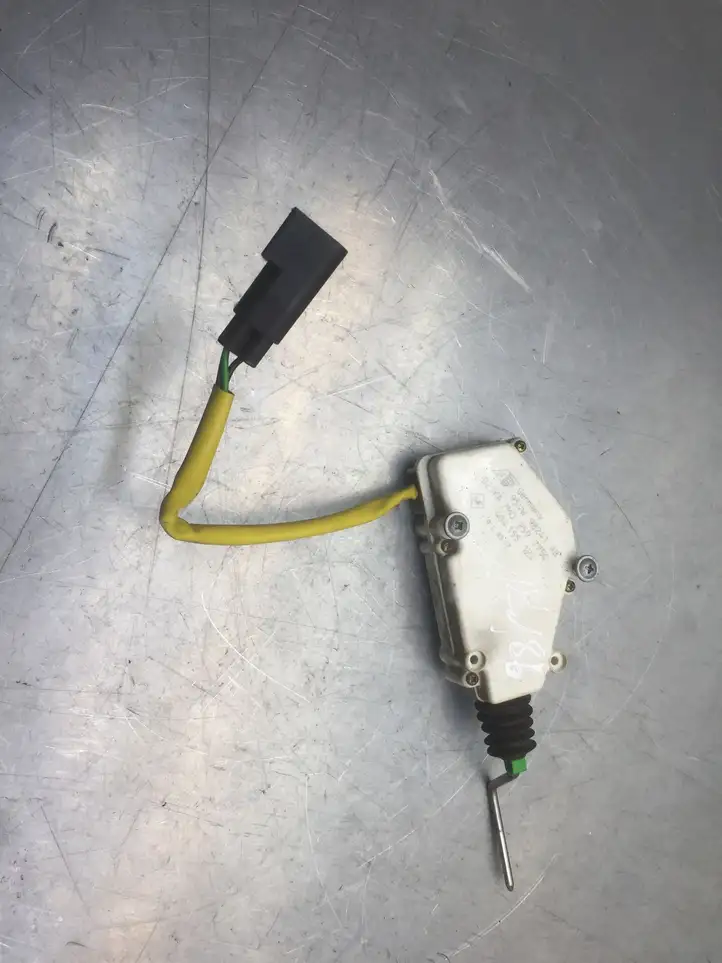 Seat Alhambra (Mk1) (2000 - 2010) 95VW9B241 Замок крышки топливного бака — фото 1
