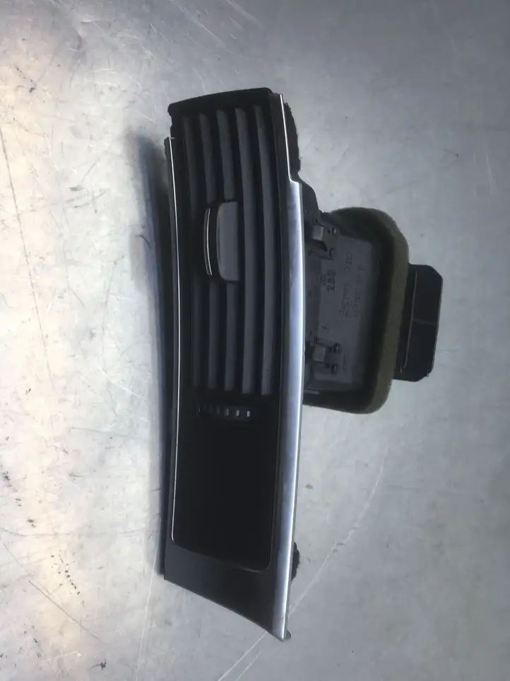 Audi A6 S6 C6 4F (2004 - 2008) 4F1820901 Боковой воздушный дефлектор — фото 1