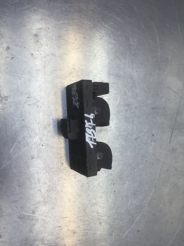 Audi A4 S4 B7 8E 8H (2004 - 2009) 8E0959851 Кнопка стеклоподъемников — фото 3