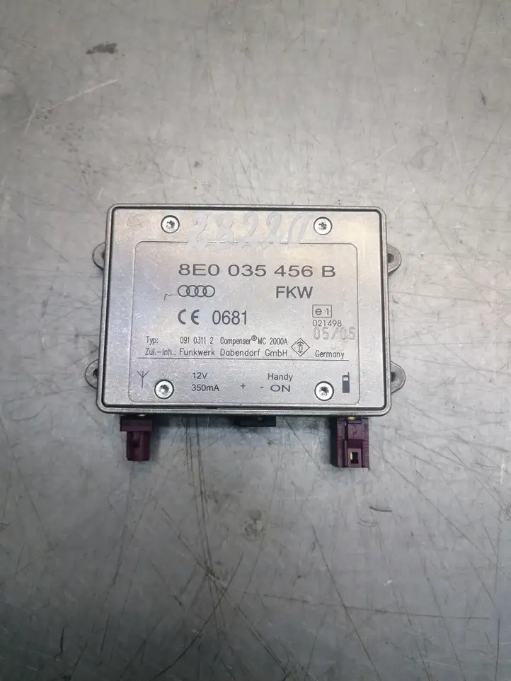 Audi A6 S6 C6 4F (2004 - 2008) 8E0035456B Усилитель антенны — фото 1