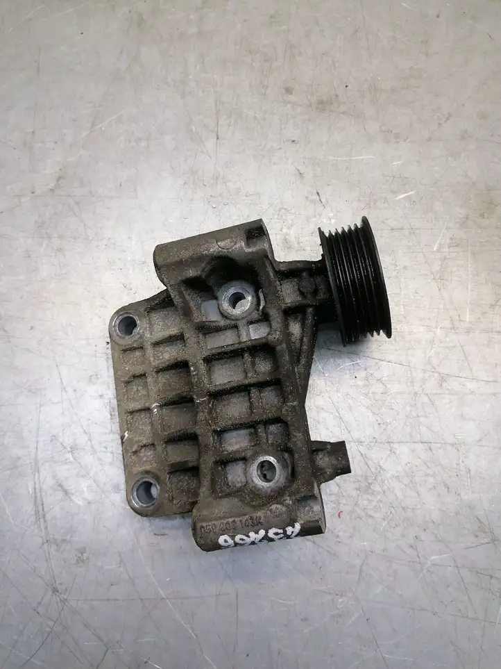Audi A6 S6 C6 4F (2004 - 2008) 059903143K Кронштейн генератора — фото 1