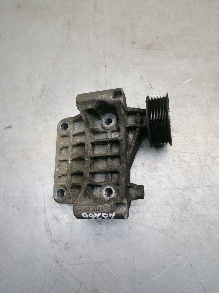 Audi A6 S6 C6 4F (2004 - 2008) 059903143K Кронштейн генератора — фото 3