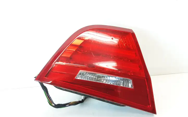 BMW 3 E90 E91 (2005 - 2012) 4871733 Задний фонарь в крышке багажника — фото 1