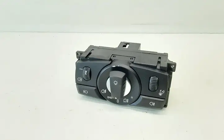 BMW 5 E60 E61 (2004 - 2010) 6988555 Включатель фонарей — фото 1