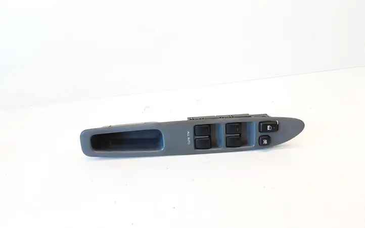 Toyota Avensis Verso (2001 - 2004) 8404044030 Блок кнопок стеклоподъемников — фото 1