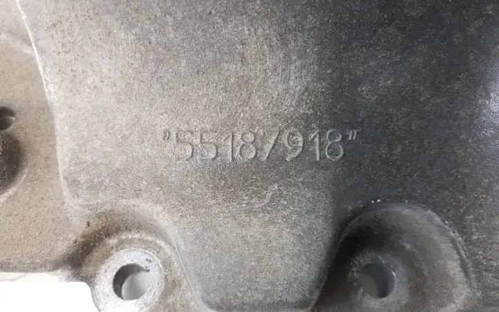 Opel Vectra C (2005 - 2009) 55187918 Кронштейн топливного насоса — фото 7