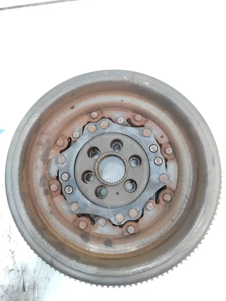 Volkswagen PASSAT B6 (2005 - 2010) 03G105266B Двухмассовый маховик — фото 1
