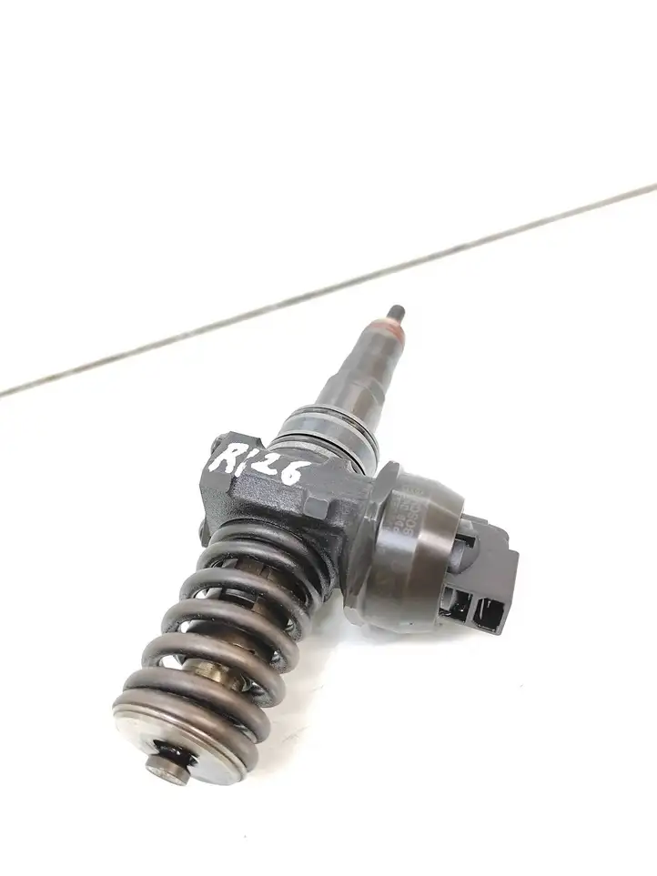 Volkswagen Touran I (2003 - 2010) 038130073BN Форсунка — фото 3