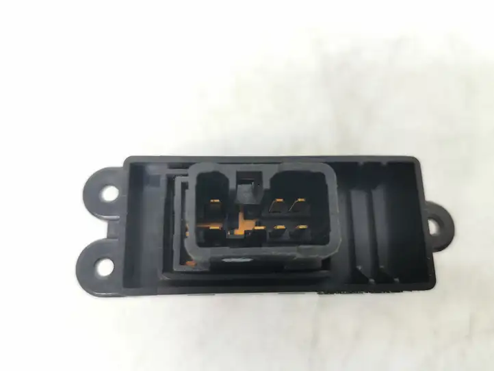 Hyundai i30 (2007 - 2012) Кнопка стеклоподъемников — фото 3