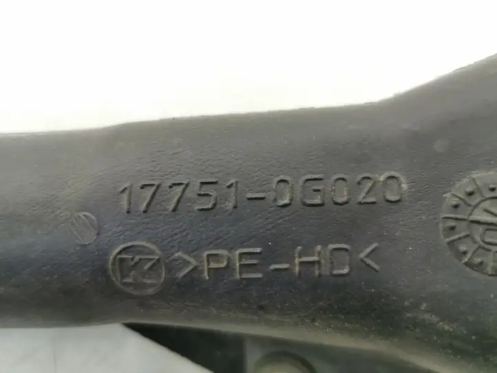 Toyota Avensis T250 (2003 - 2006) 177510G020 Детали воздухозаборника — фото 2