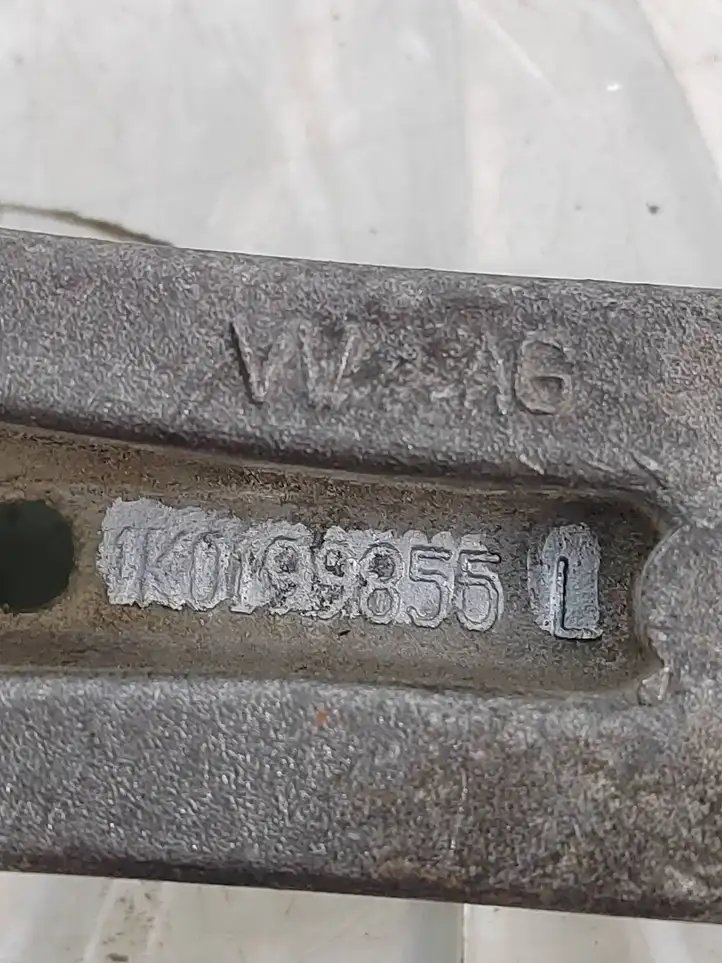 Volkswagen Jetta V (2005 - 2010) 1K0199855I Кронштейн двигателя — фото 4