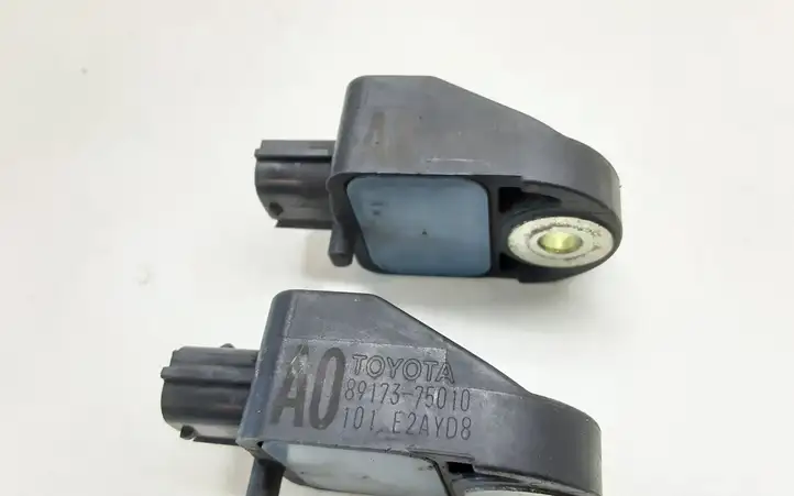 Toyota Prius (XW30) (2009 - 2015) 8917375010 Датчик удара SRS — фото 3
