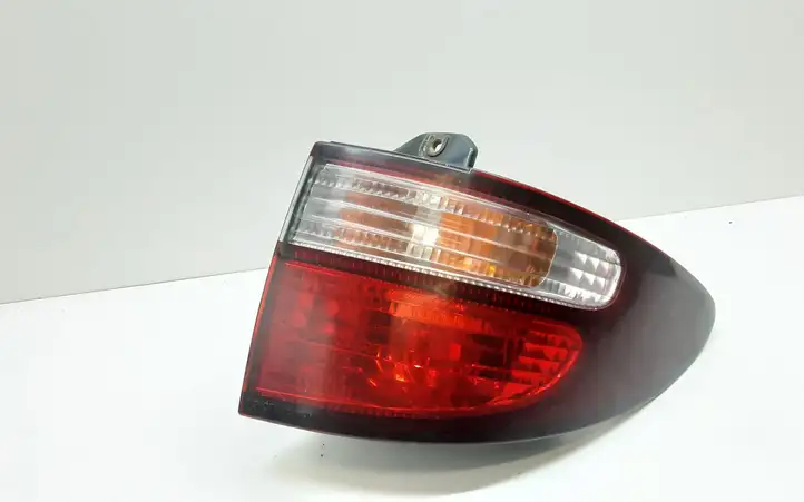 Toyota Previa (XR30, XR40) II (2000 - 2006) Задний фонарь в кузове — фото 3