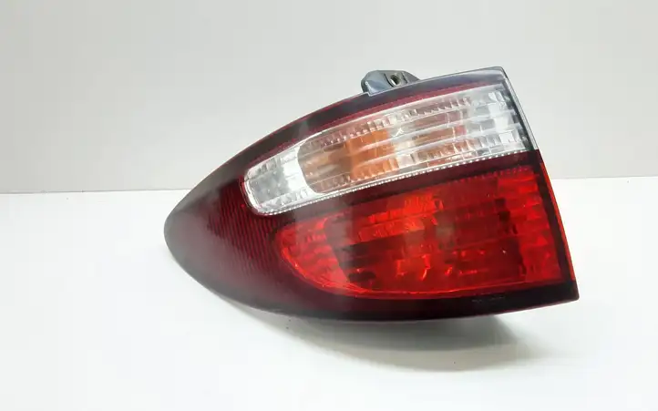 Toyota Previa (XR30, XR40) II (2000 - 2006) Задний фонарь в кузове — фото 1