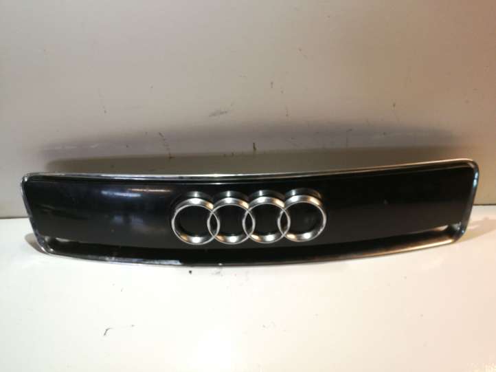 Audi A2 (1999 - 2007)  8Z0853631 Передняя решётка