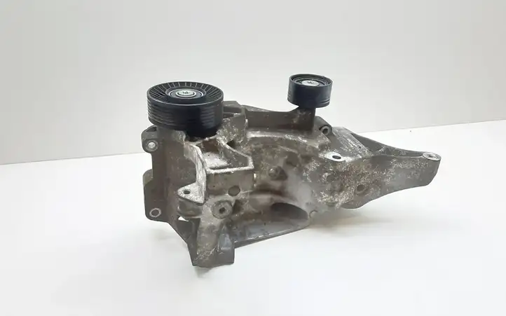 BMW 3 E92 E93 (2005 - 2014) 7802639 Кронштейн генератора — фото 1