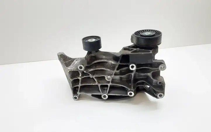 BMW 3 E92 E93 (2005 - 2014) 7802639 Кронштейн генератора — фото 3