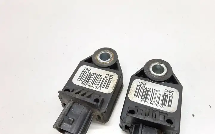 Toyota Avensis T270 (2009 - 2012) 8917305060 Датчик удара SRS — фото 3