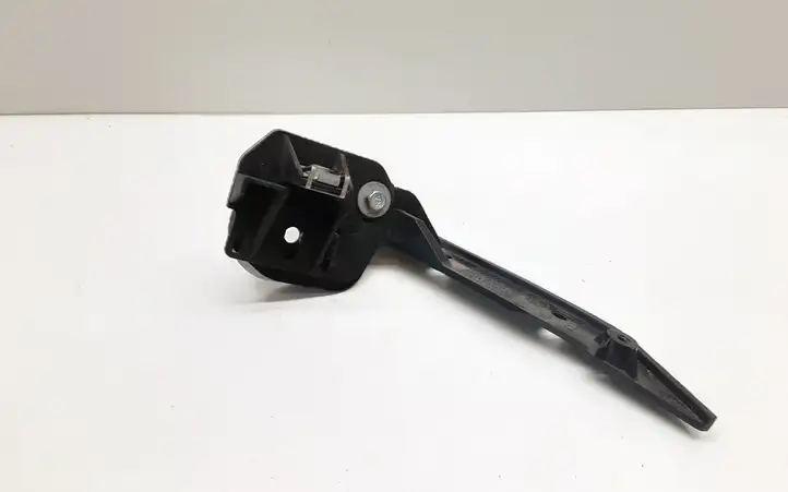 BMW 3 E90 E91 (2005 - 2012) 7058448 Кронштейн передней фары — фото 1