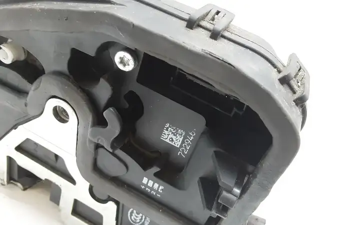 BMW 3 E90 E91 (2005 - 2012) 7229467 Замок задней двери — фото 3